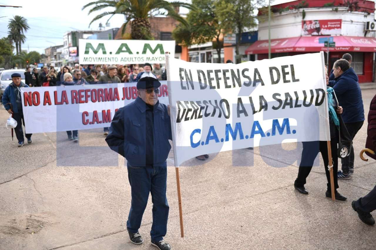 Rechazo de los adultos mayores de Gualeguaychú por lo bolsones del PAMI