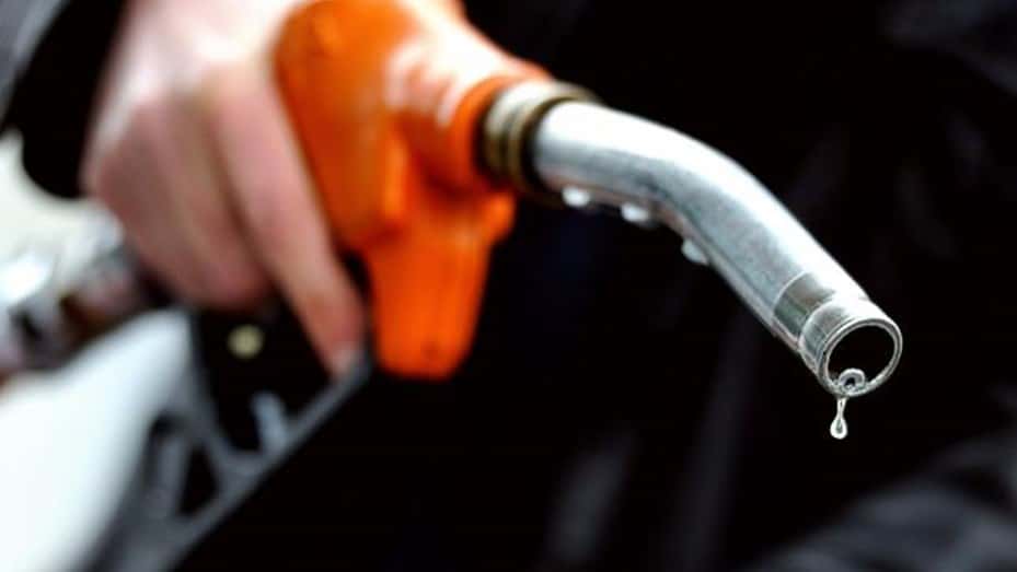 Congelamiento en combustibles: compensan a petroleras y liberan precios mayoristas