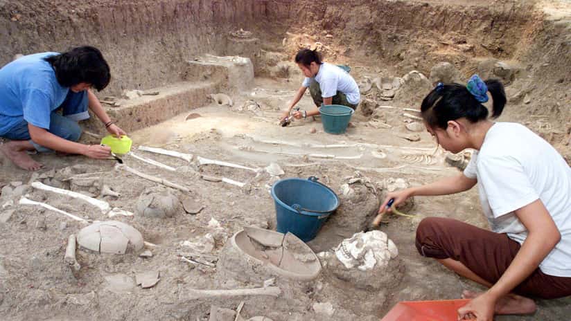 En una tumba de 2100 años de antigüedad, arqueólogos encuentran algo parecido a iPhone