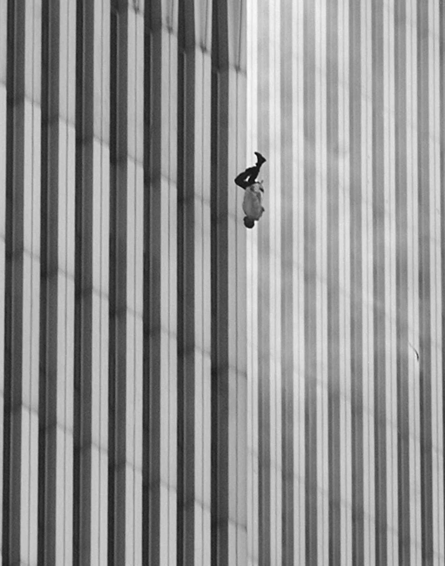A 18 años del atentado contra las Torres Gemelas: ¿Quién era "el hombre que cae"?