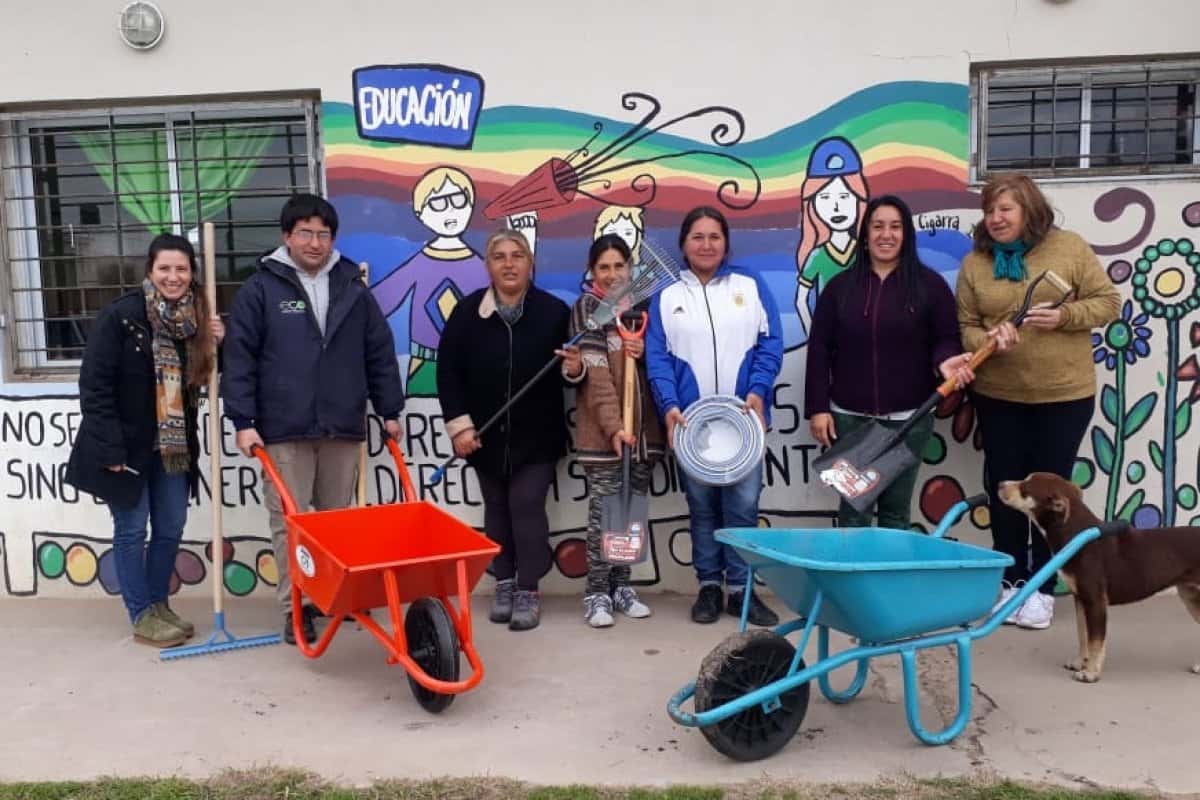 La Municipalidad entregó herramientas a huerteros del barrio Totó Irigoyen