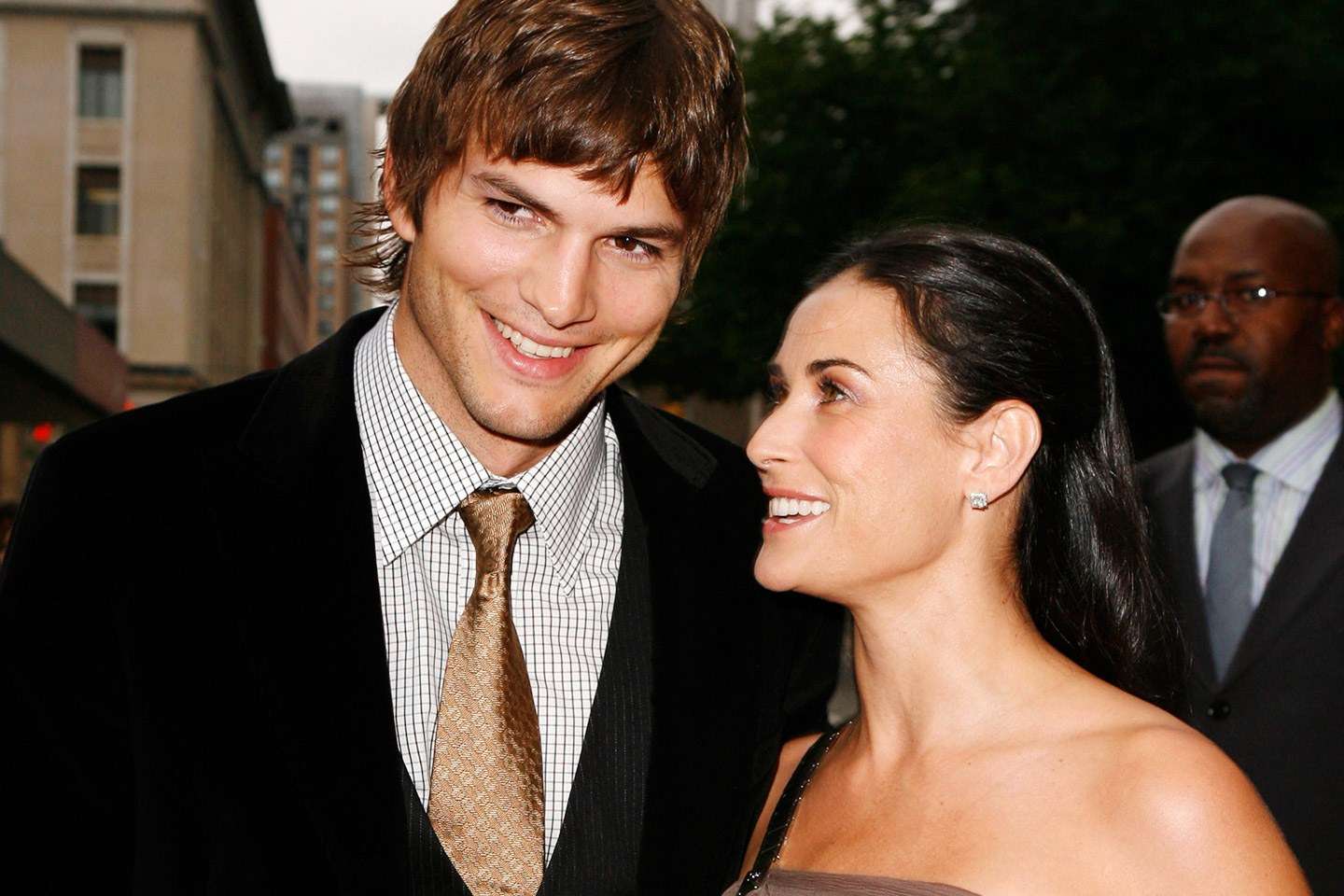 Ashton Kutcher respondió a las acusaciones de infidelidades y tríos que hizo Demi Moore