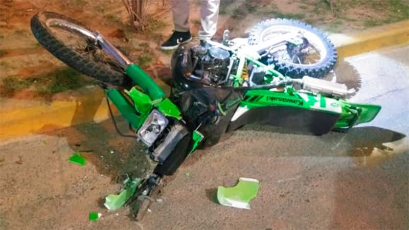 Dos motociclistas murieron al despistar debajo del puente Rosario - Victoria