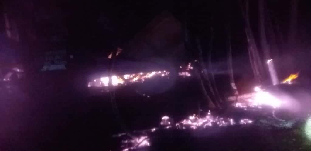 Se incendió una vivienda al costado de la Ruta 12: murió una mujer calcinada