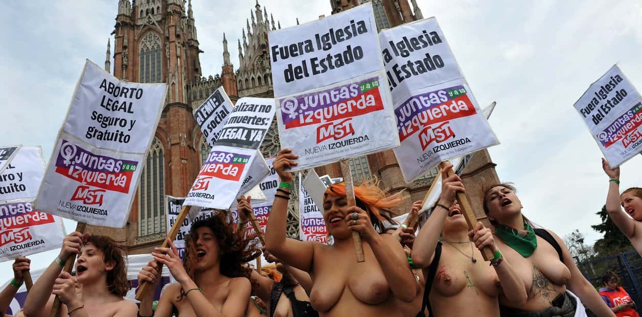 Encuentro Nacional de Mujeres: "tetazo" por la separación de la Iglesia del Estado