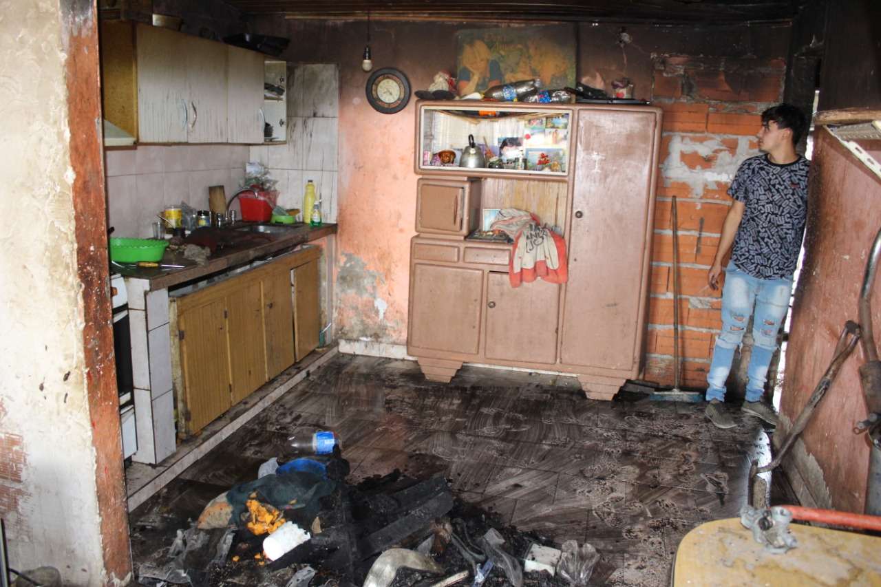 Incendió en una casa en calle La Rioja: una familia perdió todo