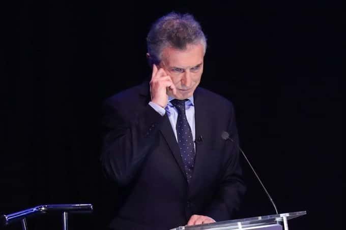 ¿Qué tenía Mauricio Macri en su oreja derecha durante el Debate Presidencial?