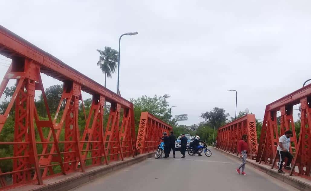 Accidente en el puente Méndez Casariego: una motociclista resultó herida