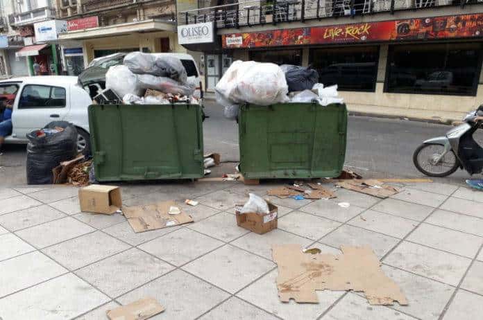 Vecinos le exigieron a Varisco que ordene "en forma urgente" la recolección de residuos