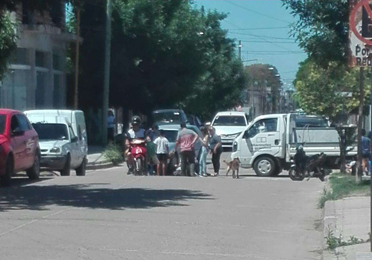 San José y Clavarino: Una motociclista fue llevada al Hospital tras un choque