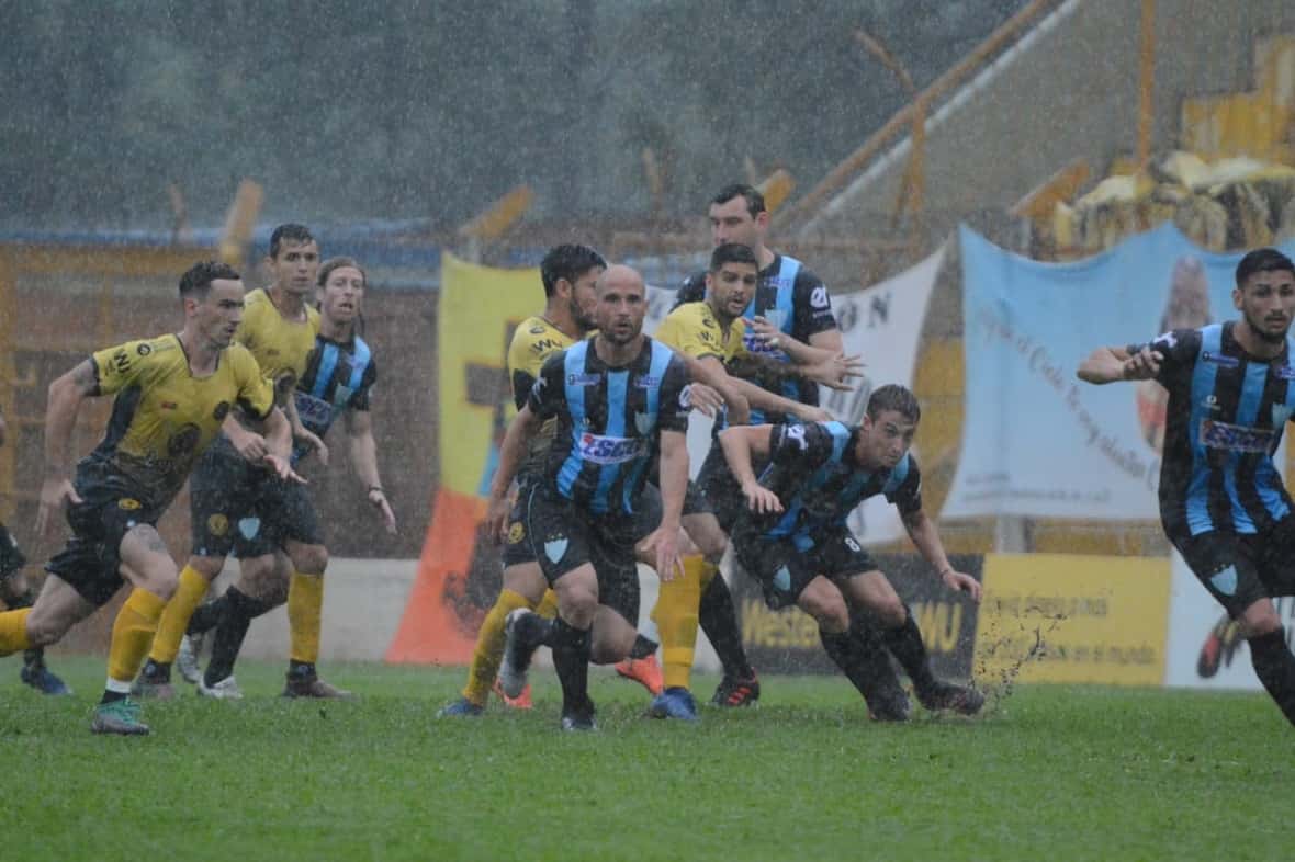 Bajo la lluvia, Juventud rescató un empate sobre la hora ante Crucero del Norte