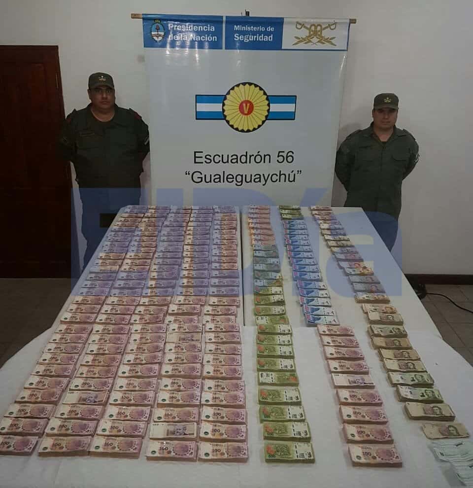 Llevaba casi 4 millones de pesos en cajas y Gendarmería las encontró