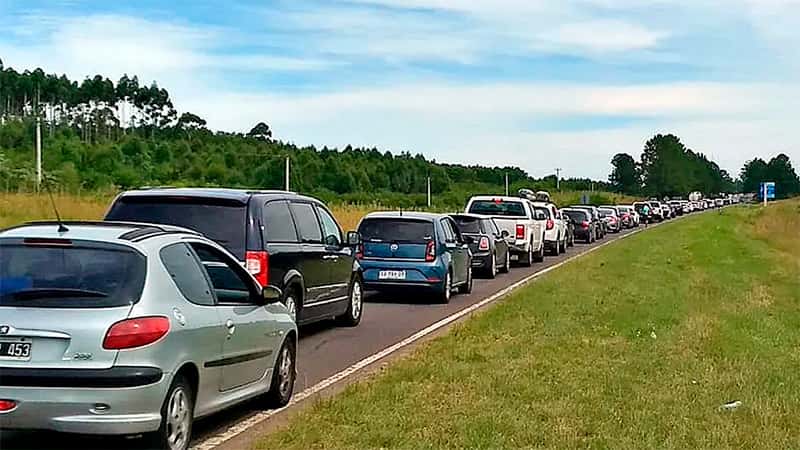 Gualeguaychú- Fray Bentos: Se registraron horas de demora para cruzar al Uruguay