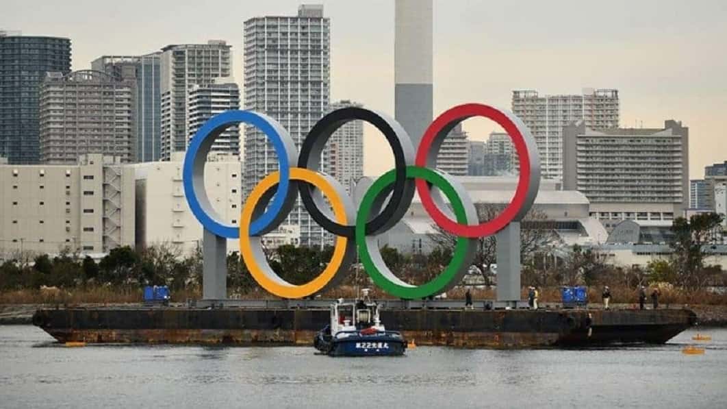 De cara a los Juegos, instalaron los anillos olímpicos en bahía de Tokio