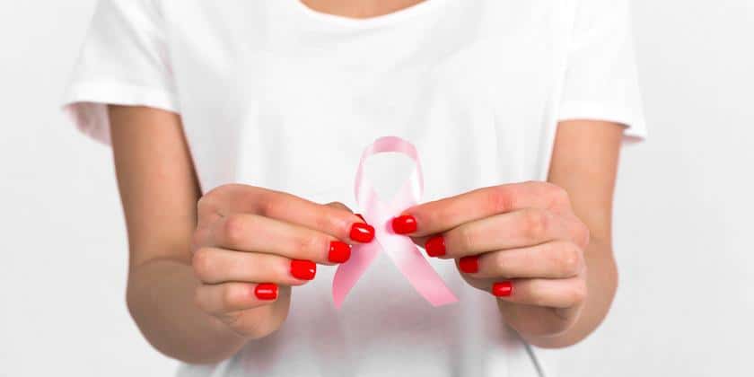 Con todas las letras: ¿Por qué es importante hablar de cáncer de mamas?