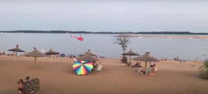 Un helicóptero sobrevoló peligrosamente una playa entrerriana