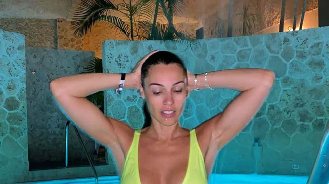 Pampita rompió Instagram con sus fotos en traje de baño desde México
