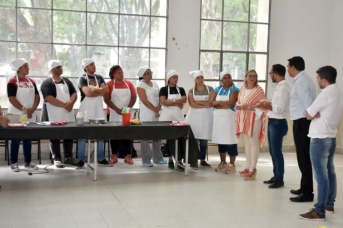 Capacitan a cocineros para fortalecer el servicio de los comedores en la provincia 