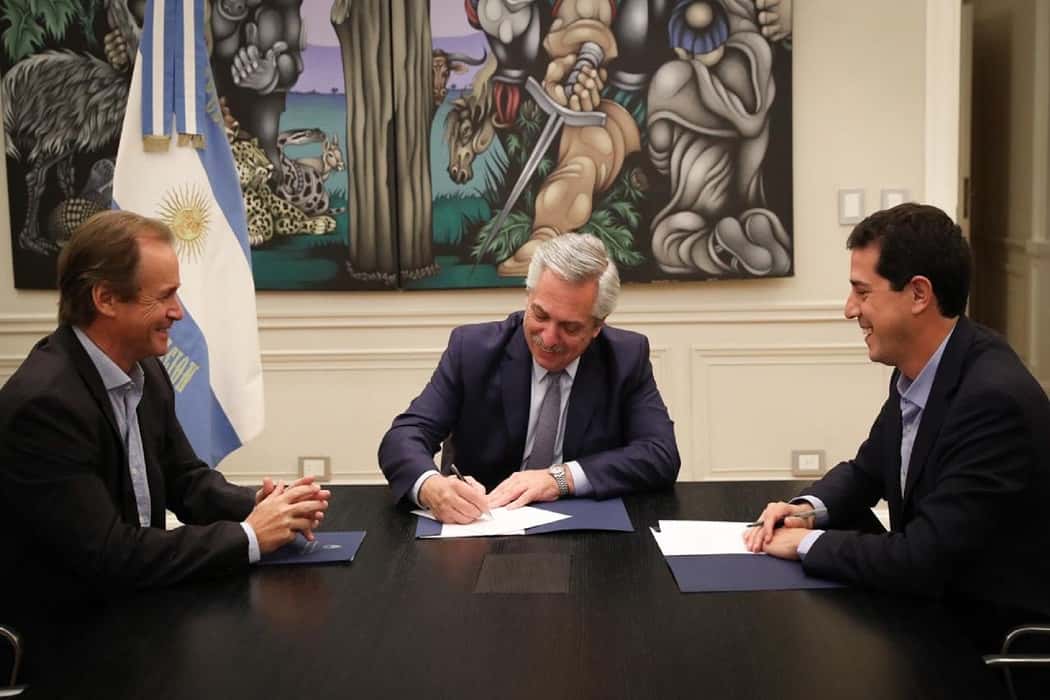 Alberto Fernández firmó con Bordet un crédito internacional para un aeropuerto y proyectos de integración productiva