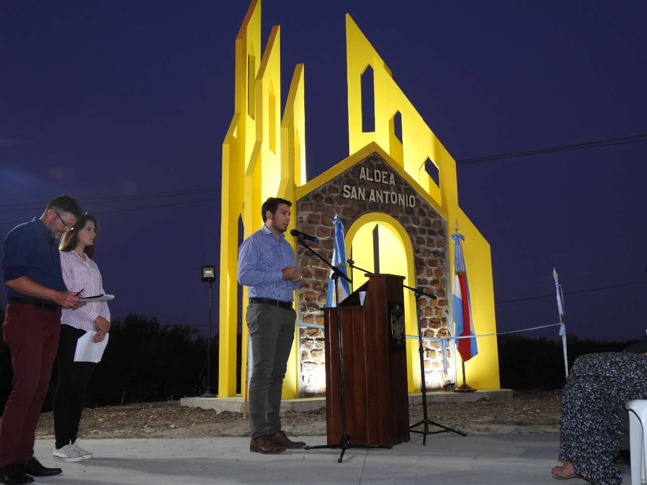 Aldea San Antonio inauguró la nueva imagen de su portal y el sistema de iluminación 