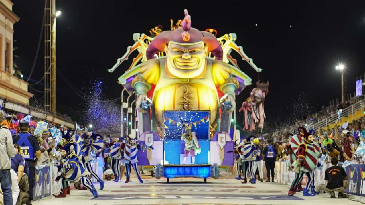 Carnaval toda la vida: explosión carnavalera en una noche inolvidable