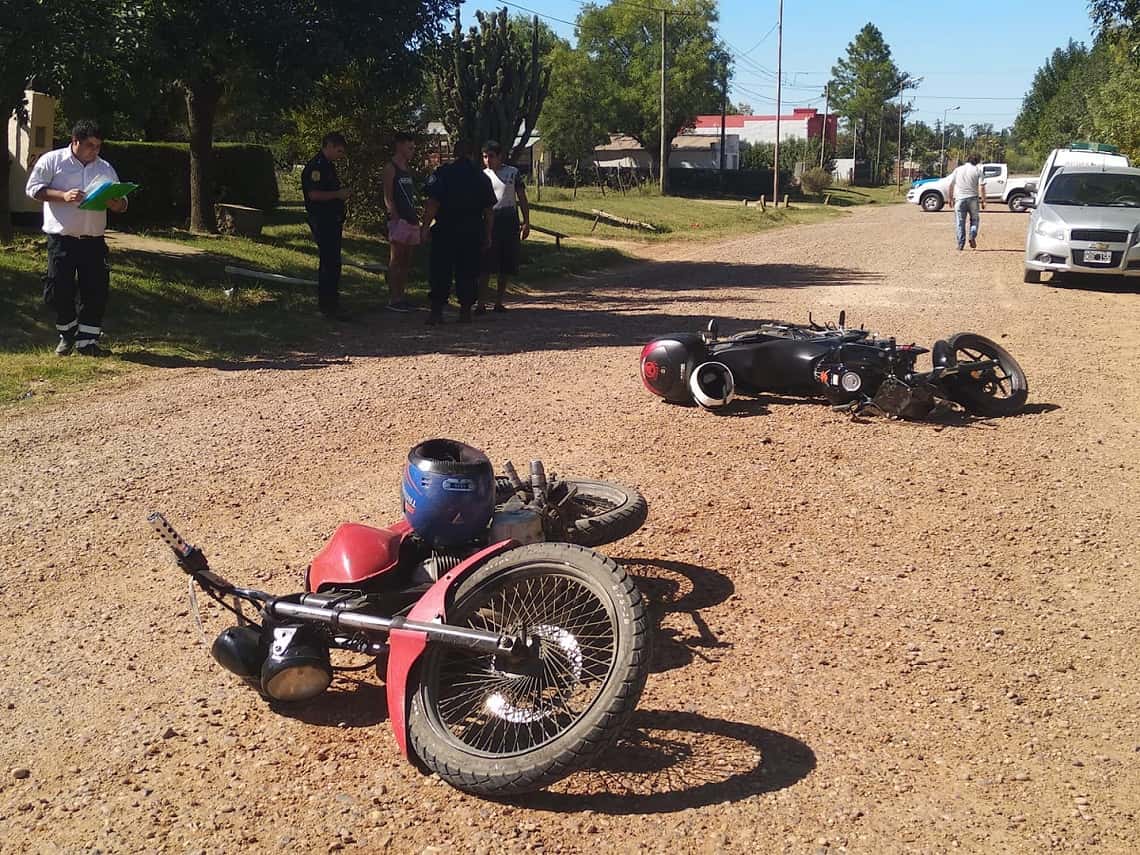 Dos personas con lesiones leves por el choque entre dos motos en Urdinarrain