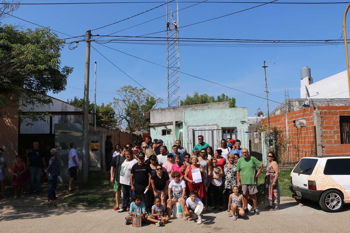 Vecinos de zona norte protestan contra la instalación de una antena