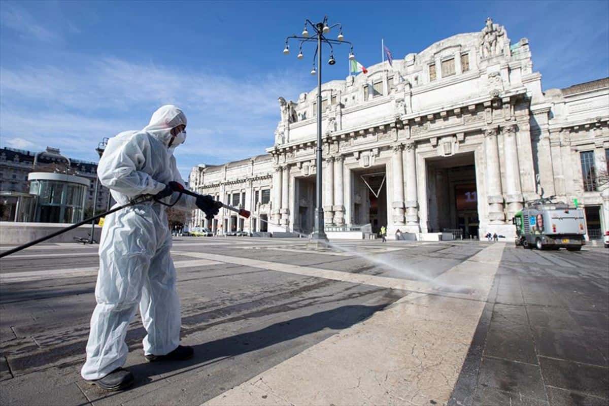Italia reportó 712 nuevas muertes en las últimas 24 horas por coronavirus y el número de infectados ha vuelto a crecer