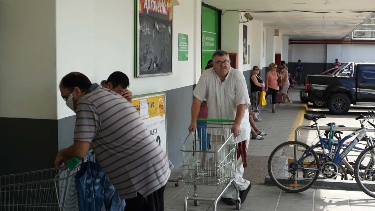 Consumir en cuarentena: El fenómeno de la compra comunitaria y la dicotomía de salir poco pero no sobreestockease