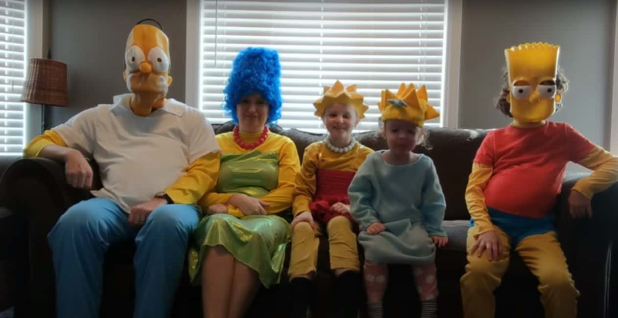 Una familia crea su propia versión de la clásica intro de 'Los Simpson' para combatir el aburrimiento en cuarentena