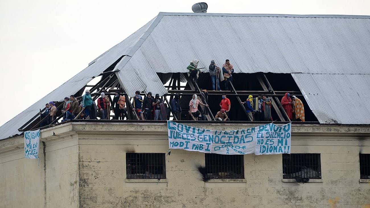 Motín e incendio en el penal de Villa Devoto: piden ser liberados por el coronavirus