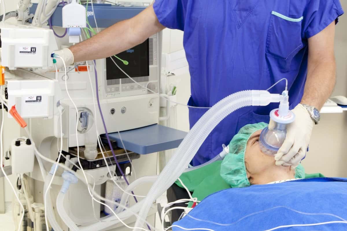 El Hospital Centenario recibió cinco respiradores y un ecógrafo