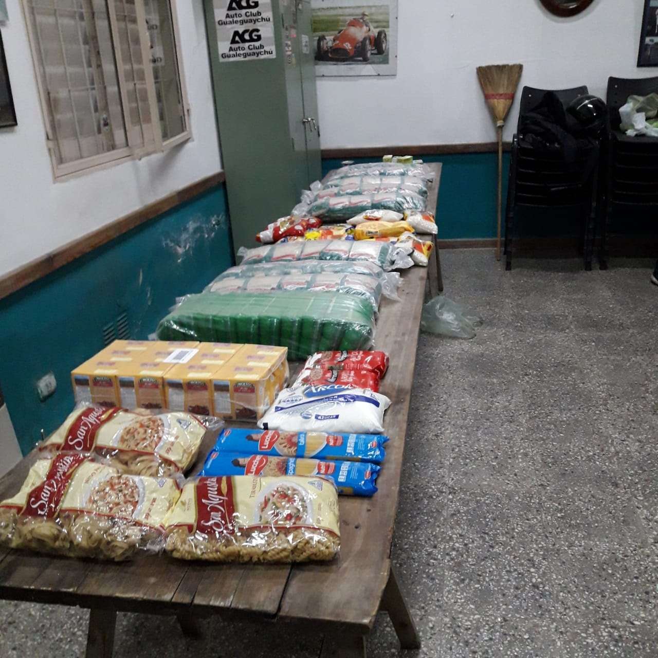 El automovilismo de la ciudad sumó alimentos para la Comunidad Solidaria