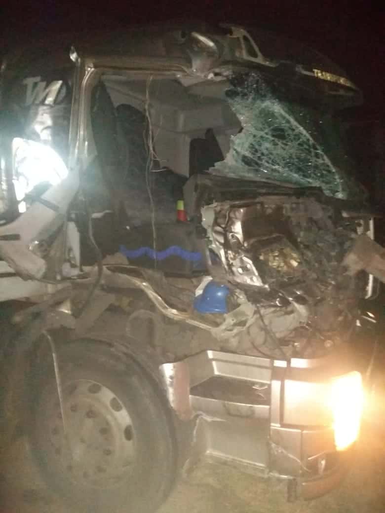 Un camionero de gualeguaychú chocó contra otro camión: El vehículo quedó destruido