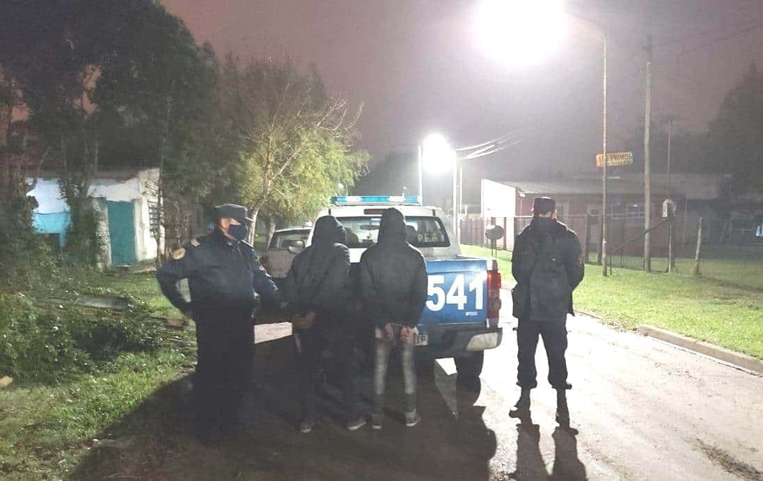 Dañaron autos, fueron perseguidos por la Policía y detenidos en Pueblo Belgrano