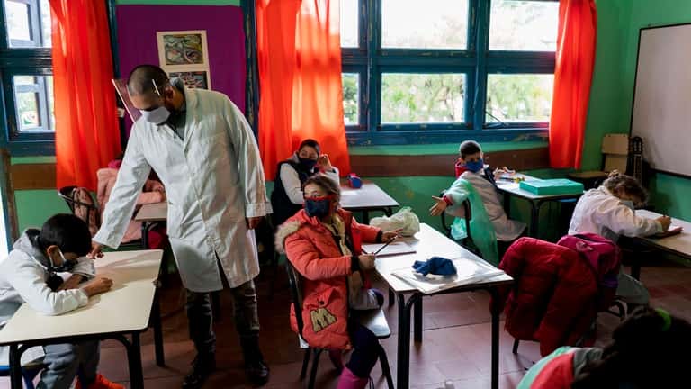 Uruguay inició la segunda fase del regreso a clases: 480.000 alumnos están habilitados para volver a las aulas