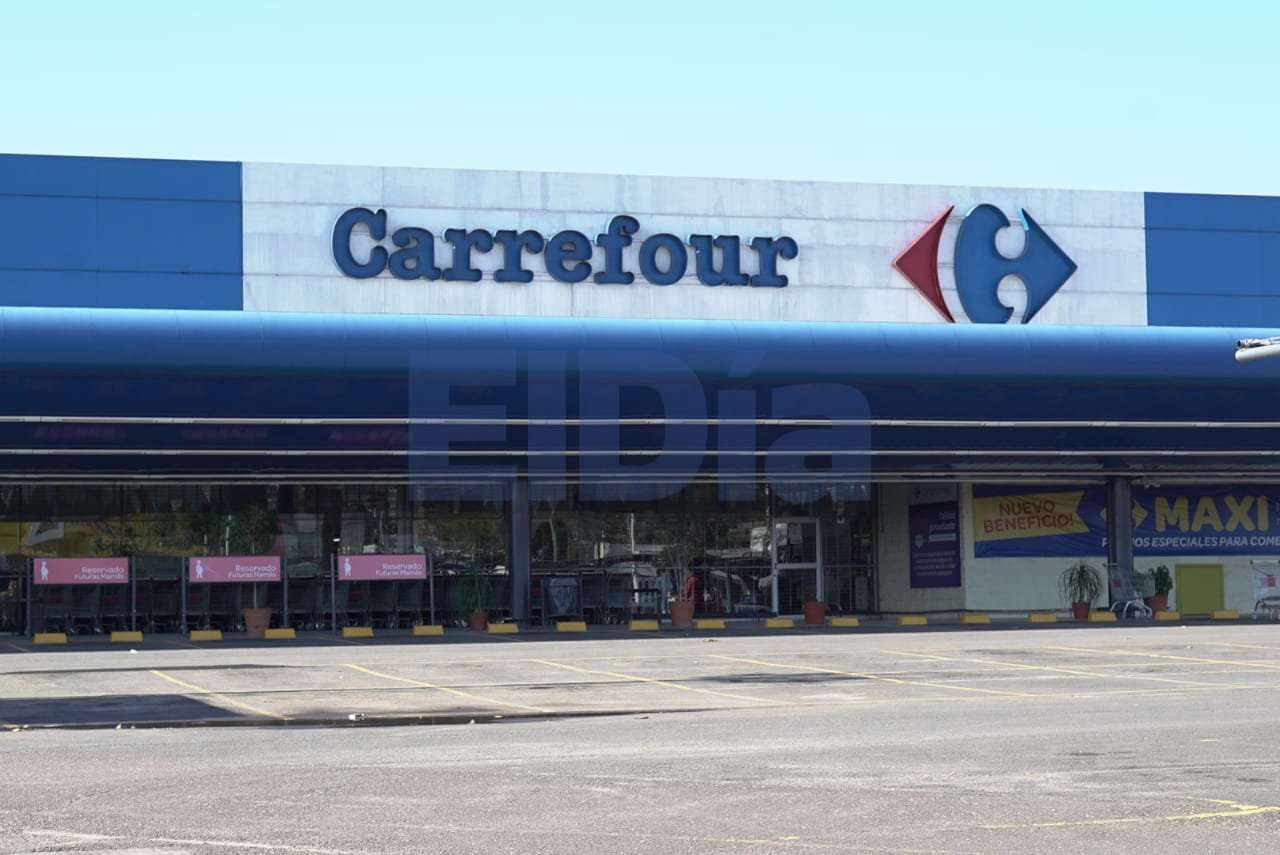 Por un empleado contagiado, cerraron para desinfectar Carrefour