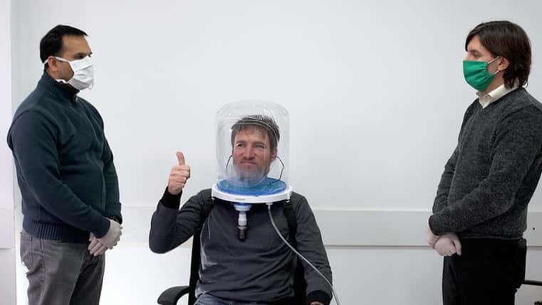 Cómo es el casco inventado por argentinos que podría reemplazar a los respiradores