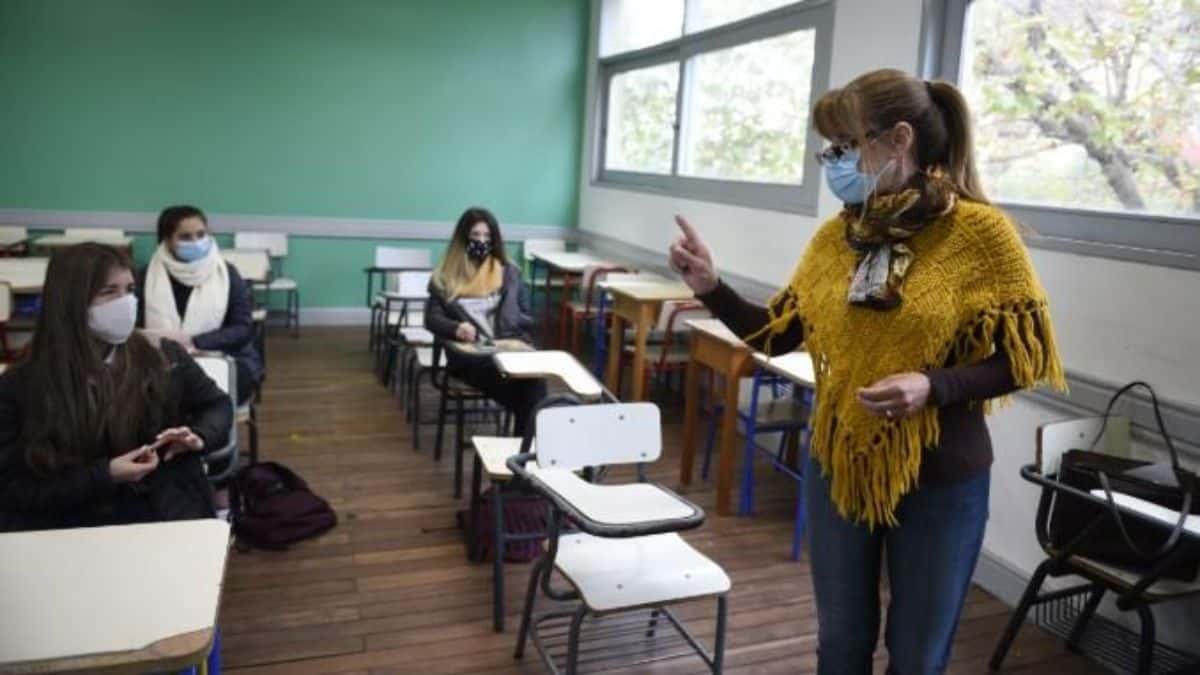El gobierno avanza con la vuelta a las aulas pero los docentes advierten "serias dificultades"