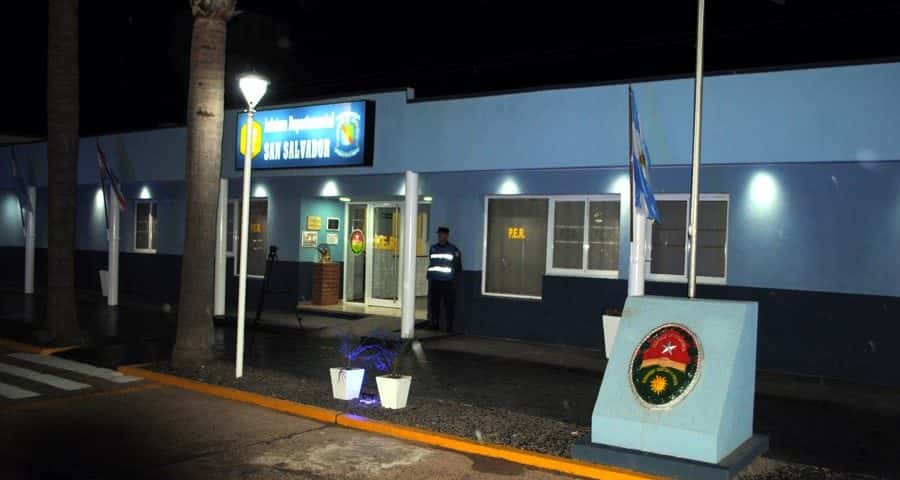 En San Salvador la Policía irrumpió en una fiesta en la que había 80 personas