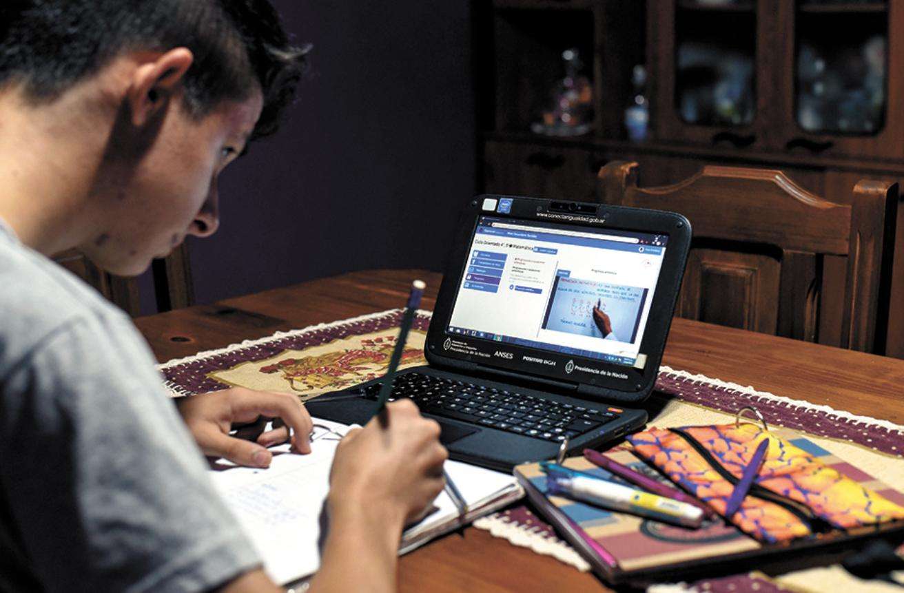 Según Agmer, más del 70% de los estudiantes secundarios no tiene PC en sus casas