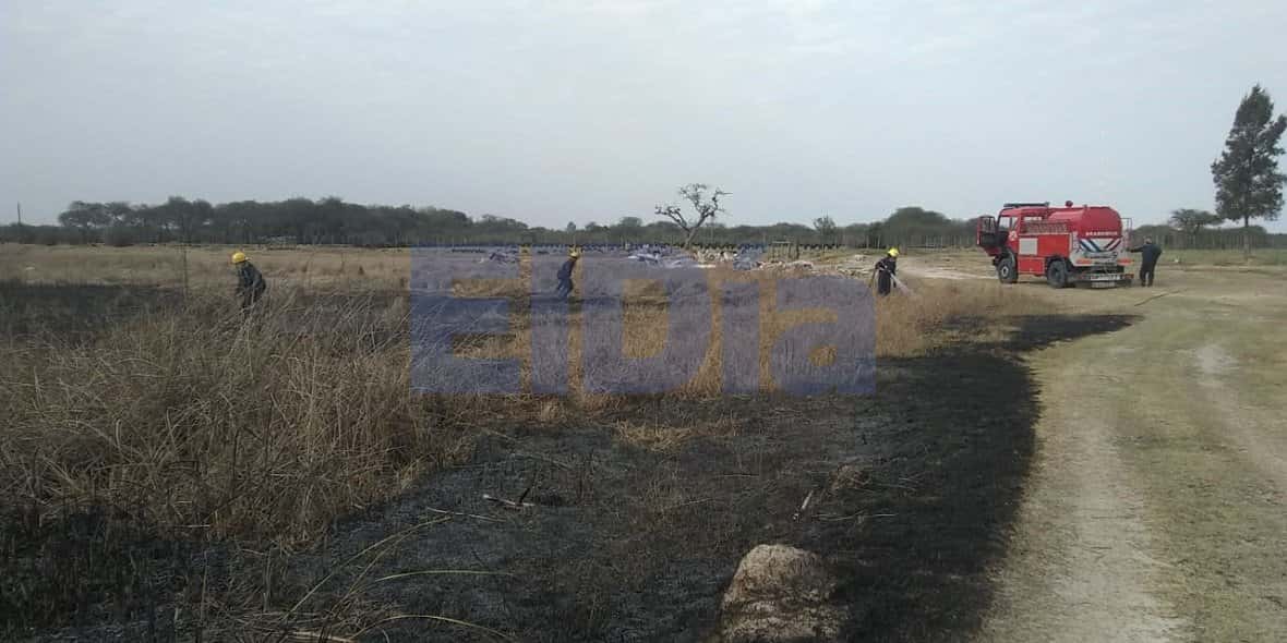 Bomberos Voluntarios sofocaron un incendio de campos sobre la Ruta 20