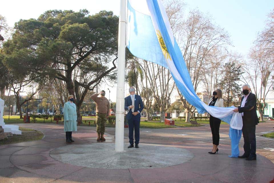 El intendente Piaggio encabezó el homenaje al General San Martín