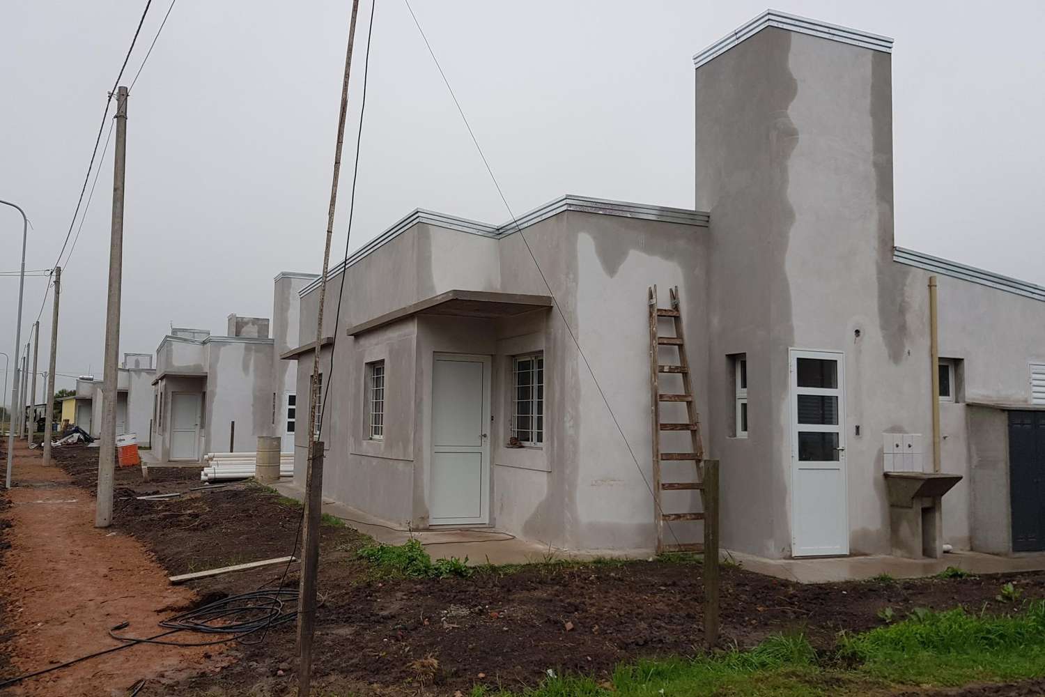 Provincia construye más de 100 viviendas en Gualeguaychú, Larroque y San Antonio