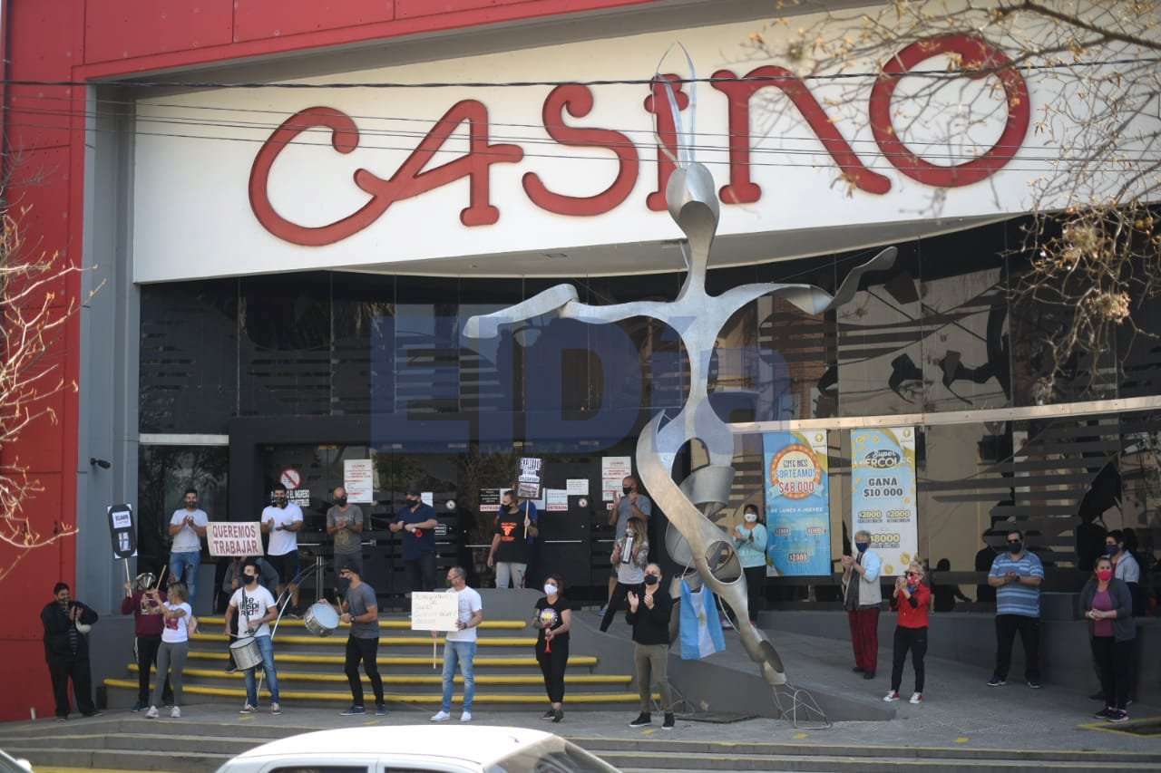 "Es muy difícil vivir así": Los trabajadores del Casino piden la reapertura de inmediato