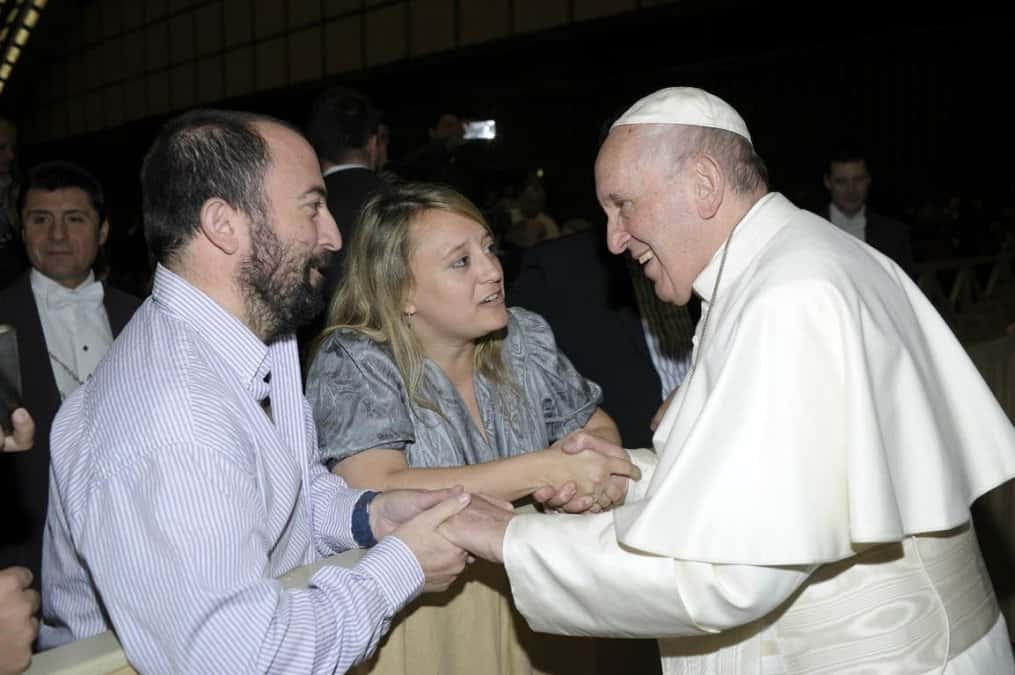 Quique y su esposa en el Vaticano, donde el año pasado fueron recibidos por el Papa Francisco 