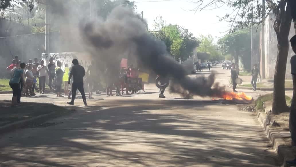 Nuevos incidentes y quema de gomas en el Barrio Munilla