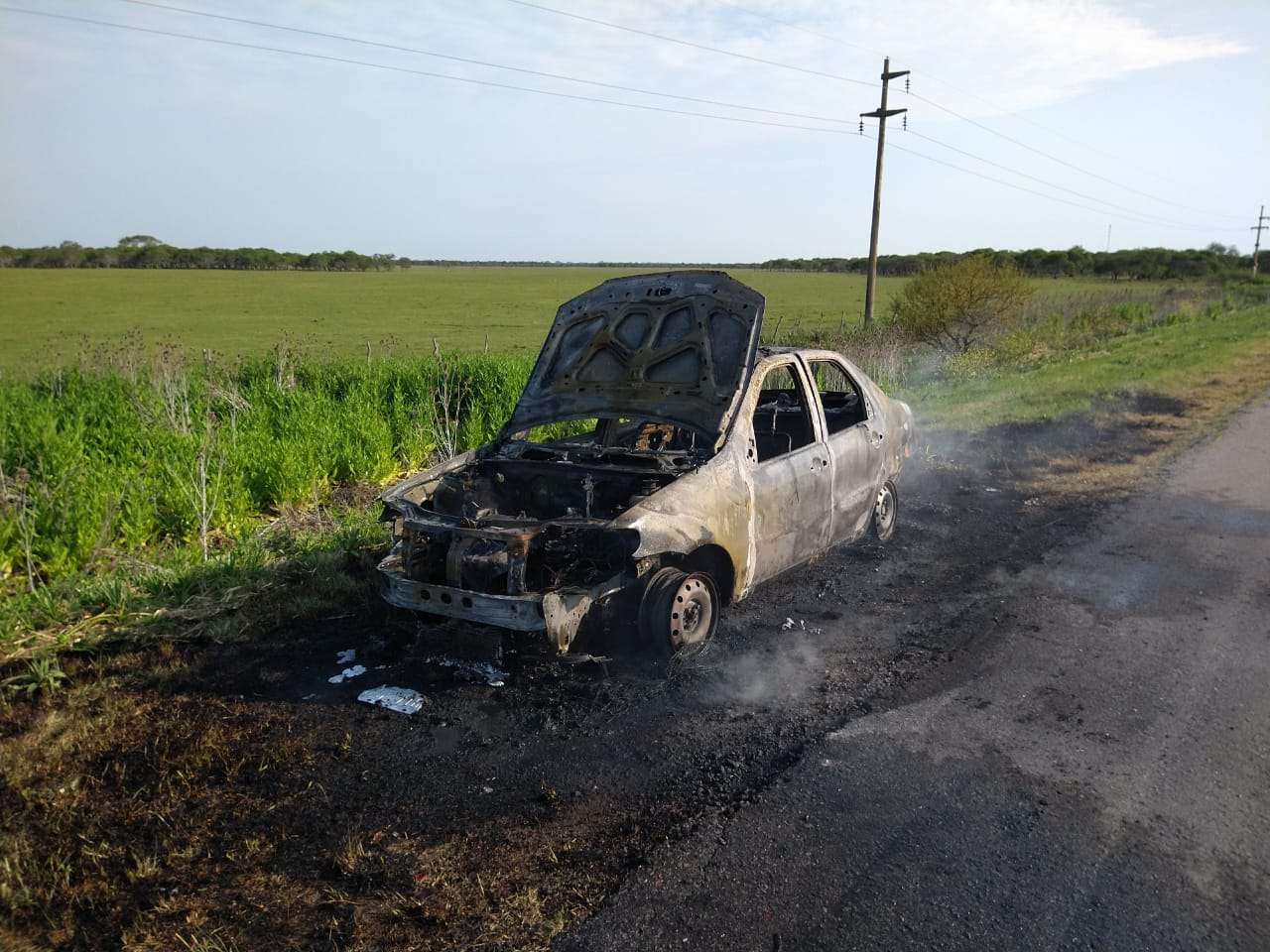 Se incendió un auto en plena Ruta 14: el conductor es de Gualeguaychú