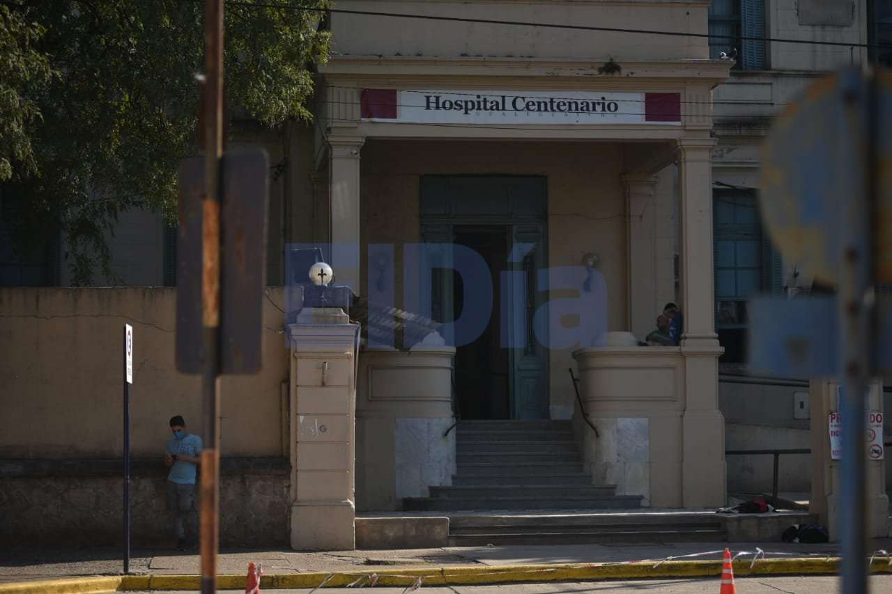 Acompañado de su comitiva, el nuevo director se hizo cargo del Hospital Centenario