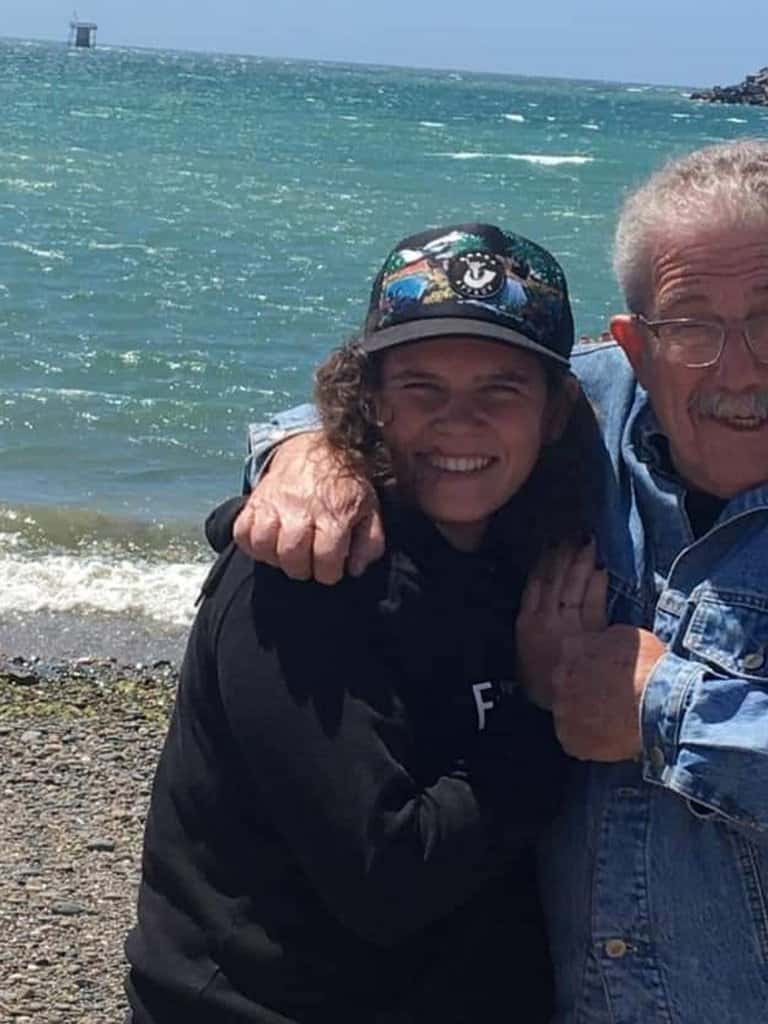 Un abuelo supo que su nieta estaba enamorada de una chica y le envió un mensaje que se volvió viral